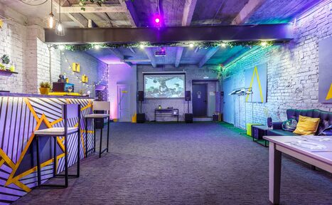 Арендовать Уютный лофт с яркими акцентами с летней верандой