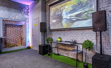 Арендовать Уютный лофт с яркими акцентами с летней верандой