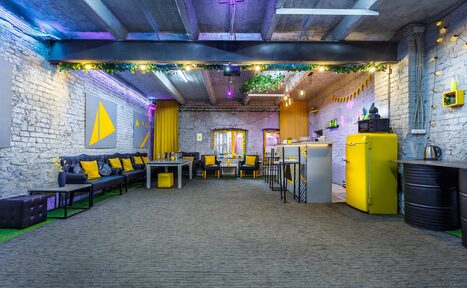 Арендовать Уютный лофт с яркими акцентами с летней верандой