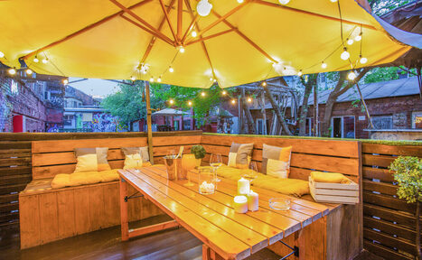 Арендовать Уютный лофт с яркими акцентами с летней верандой