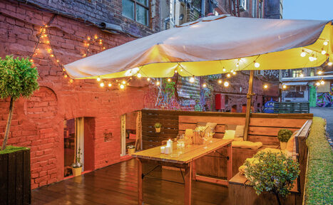 Арендовать Уютный лофт с яркими акцентами с летней верандой