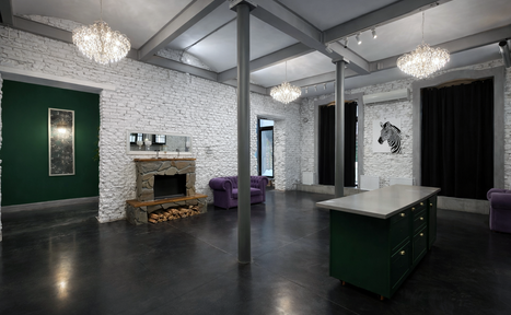 Арендовать Белый лофт с яркой мебелью