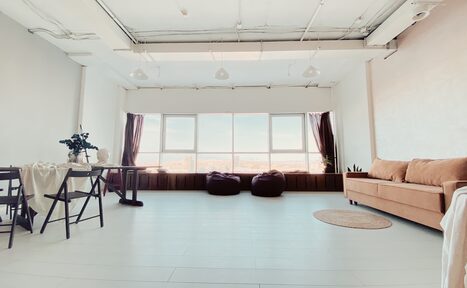 Арендовать LOFT FACTURA. Творческое пространство с панорамным окном