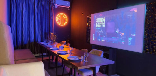 Зал Гэтсби. Яркий лофт-зал