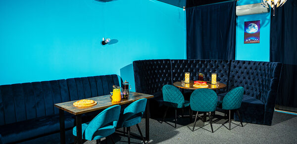 Зал Космос. Тёмная лофт-комната 