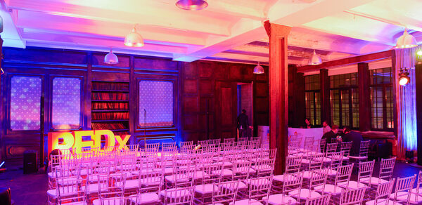 FotoFaktura. Просторный зал в стиле лофт для вечеринок