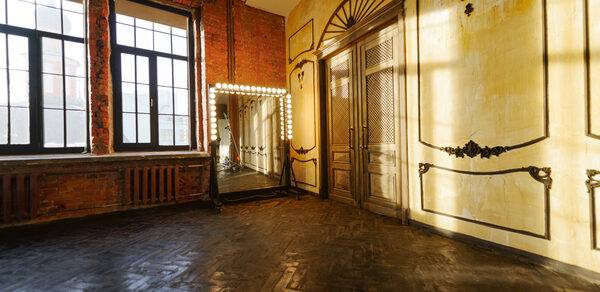 FotoFaktura. Просторный зал в стиле лофт для вечеринок