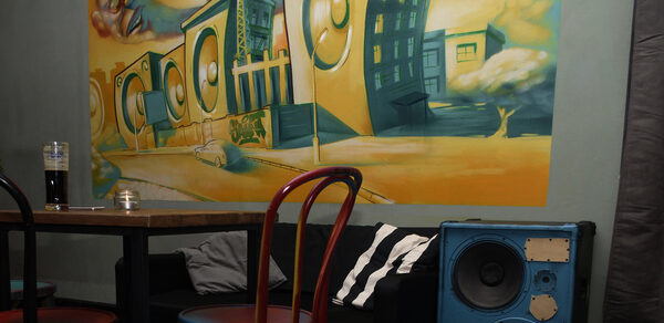 Атмосферный бар в центре города