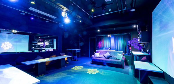 Зеркальный Лофт с Караоке и светомузыкой