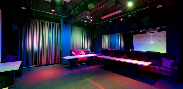 Зеркальный Лофт с Караоке и светомузыкой