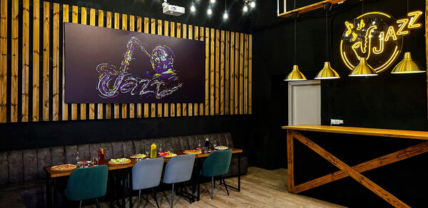 Зал Джаз. Лофт-зал со сценой