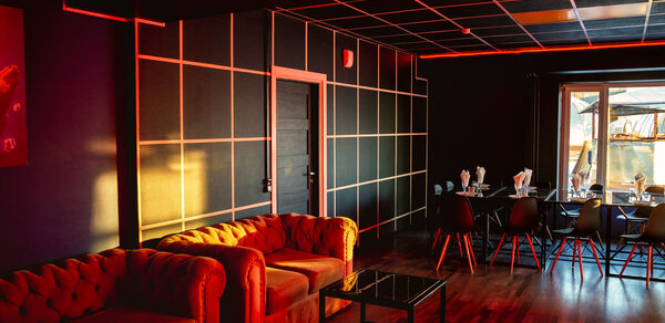 ИглуБар. ТехноБар. Просторный лофт с дизайнерской отделкой 