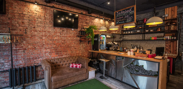 Эко-лофт с зелеными растениями