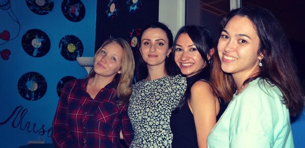 Типичный Питер. Лофт-зал в стиле диско