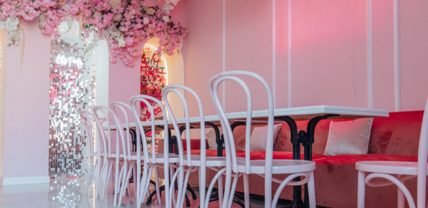 Зал Барби. Лофт с нежными цветами