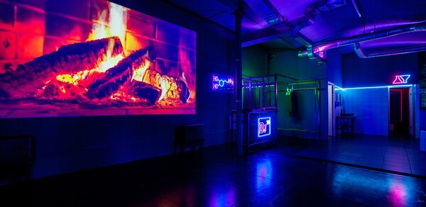 Лофт для светящихся вечеринок