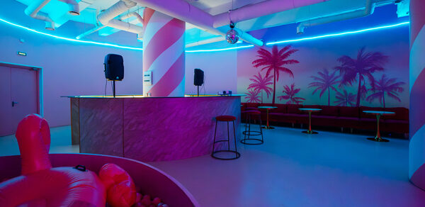 Фламинго. Розовый лофт-зал для мероприятий