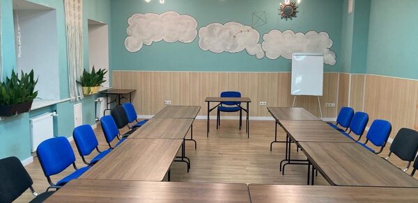 Большой зал №4 площадью 55 м.кв. с растениями 