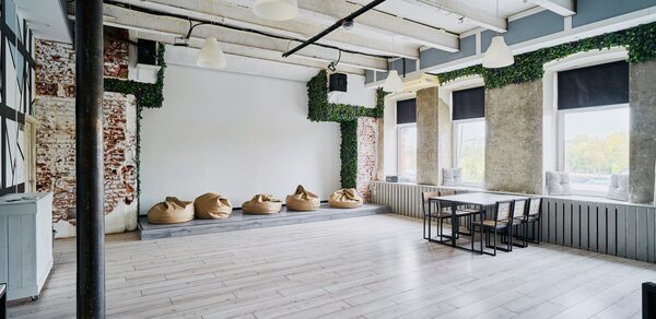 Компас. Белый лофт