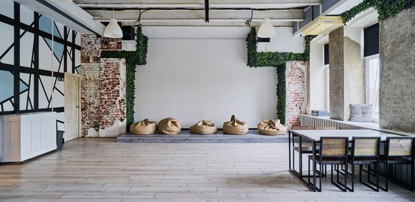 Компас. Белый лофт