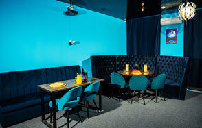 Зал Космос. Тёмная лофт-комната 