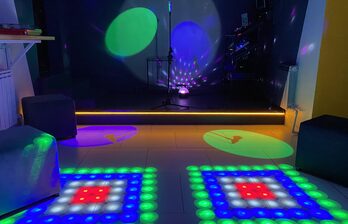 Фиолетовая подсветка.