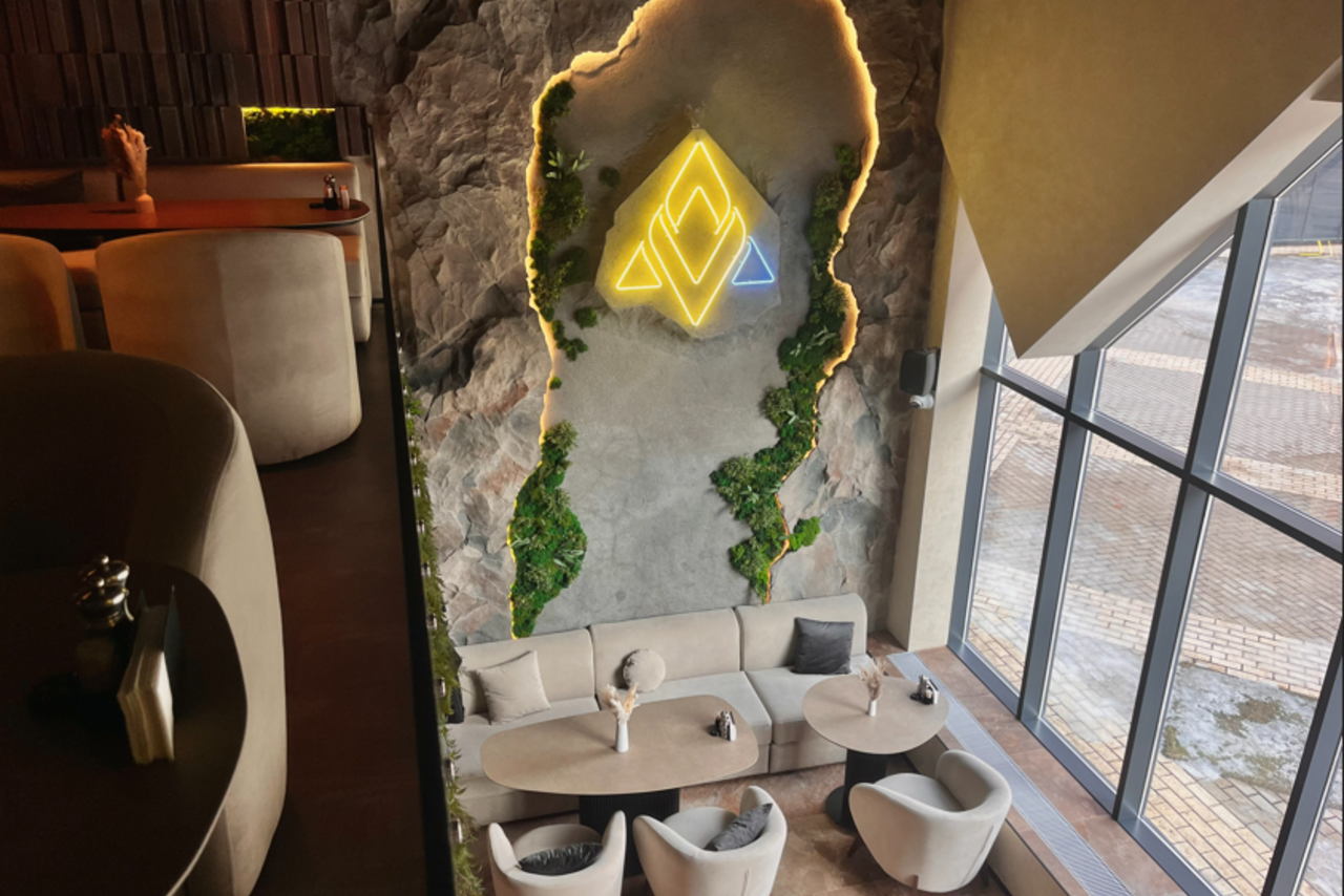 Арендовать Просторный двухуровневый зал для мероприятий