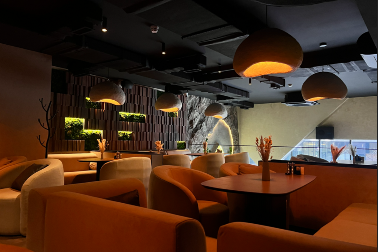 Арендовать Просторный двухуровневый зал для мероприятий