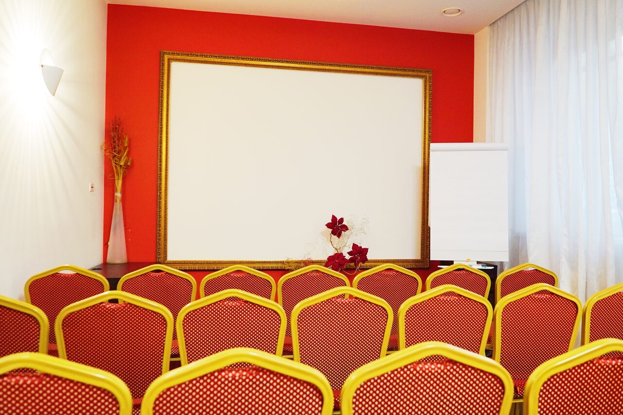 Арендовать Уютный конференц-зал с отдельным входом