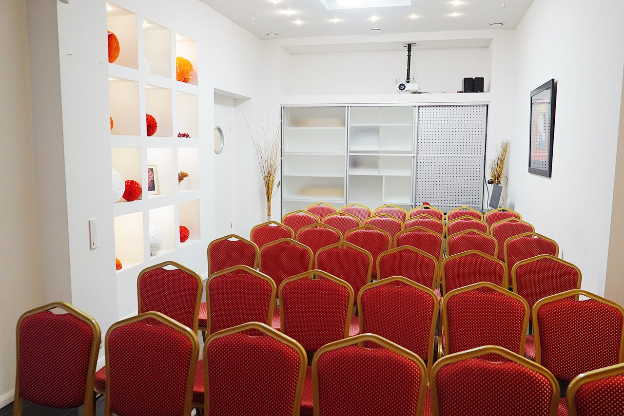 Арендовать Уютный конференц-зал с отдельным входом