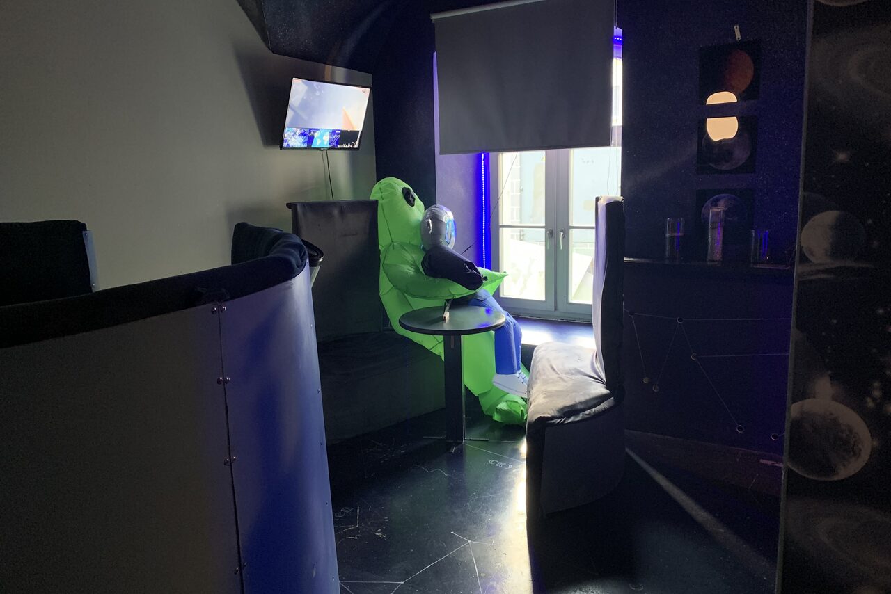 Арендовать Space coffee shop to close