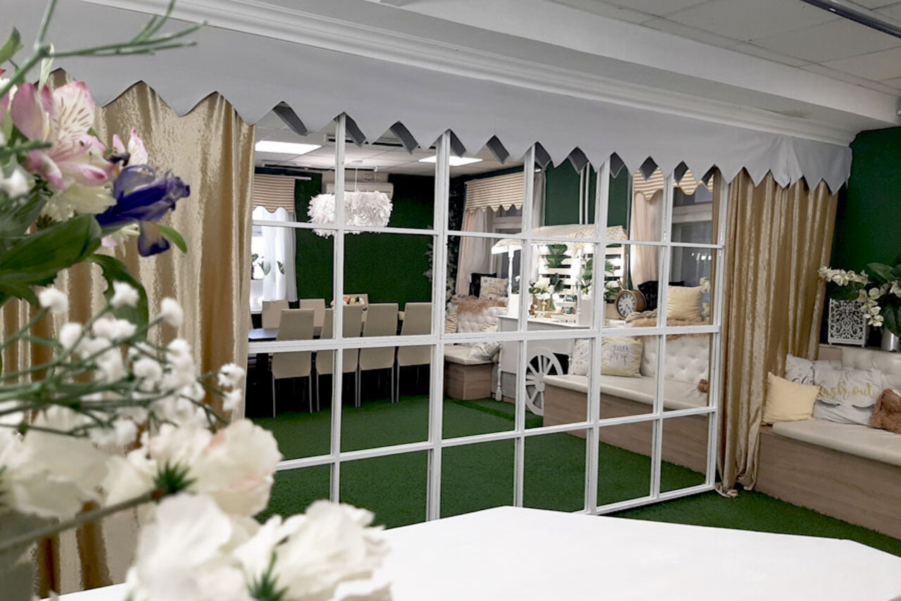 Арендовать Cozy hall with an abundance of greenery