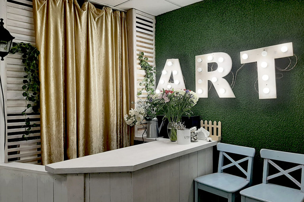 Арендовать Cozy hall with an abundance of greenery