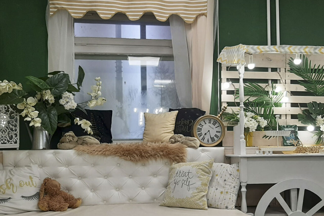 Арендовать Cozy hall with an abundance of greenery