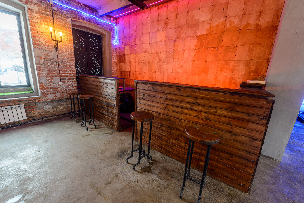 Арендовать Атмосфера - Лофт Кирпичный с панорамными окнами