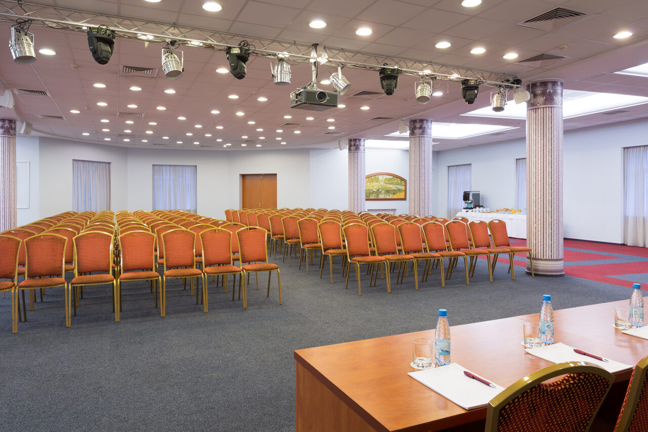 Арендовать  Отель Октябрьская