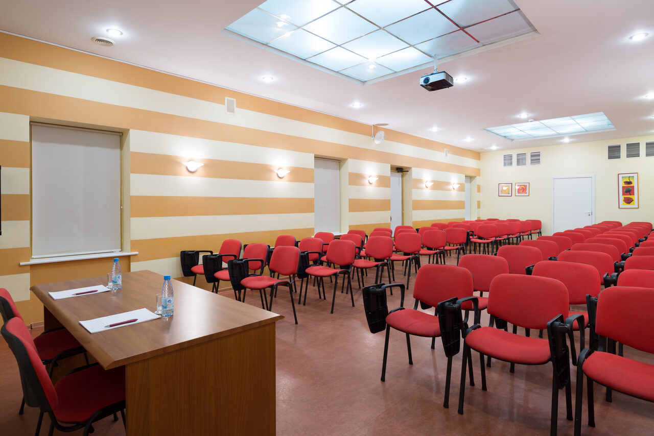 Арендовать Отель Октябрьская