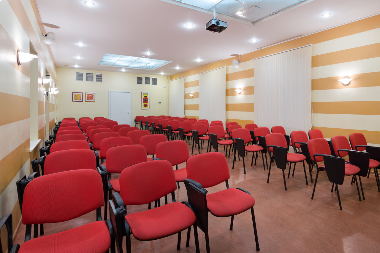 Арендовать Отель Октябрьская