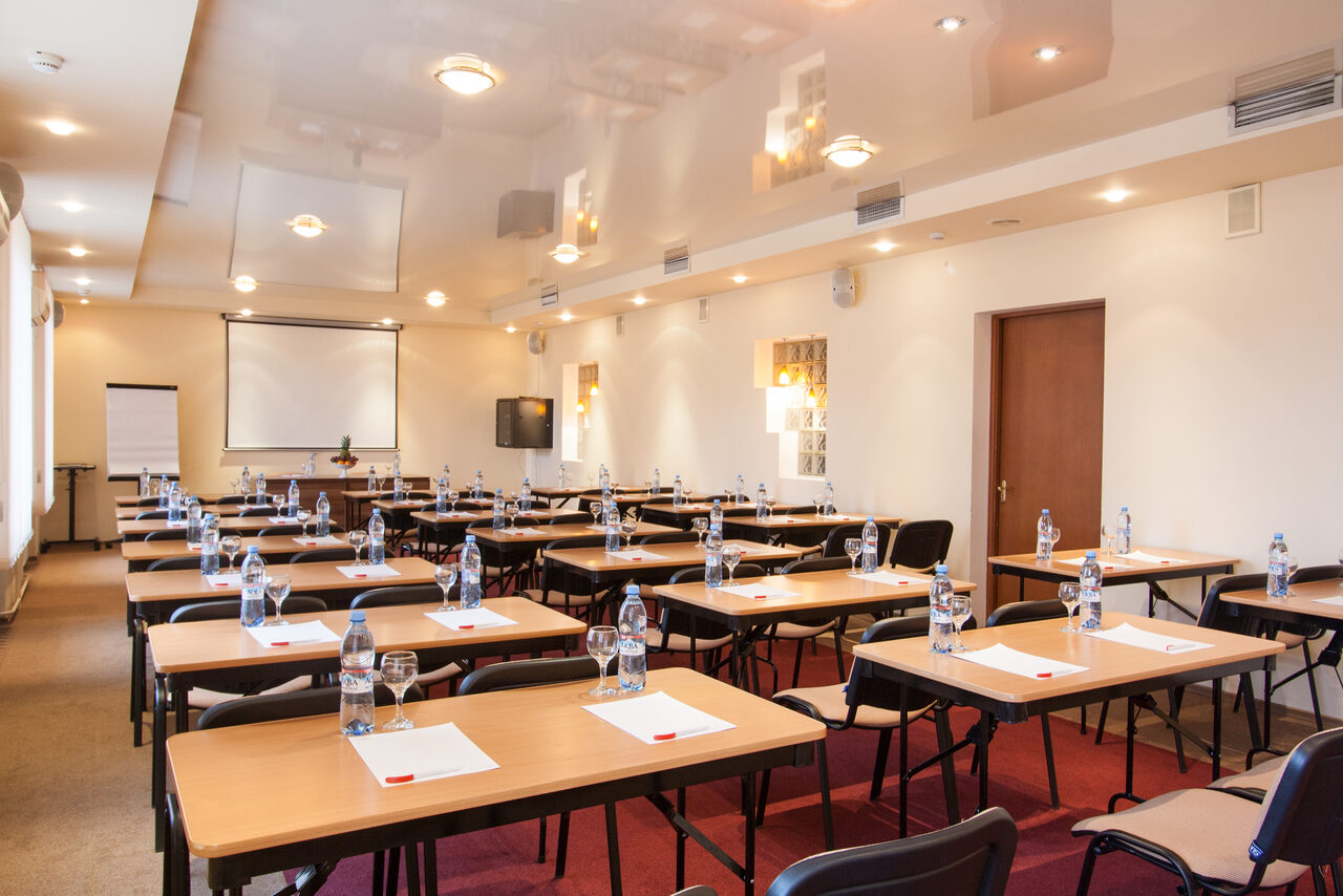 Арендовать Отель Октябрьская