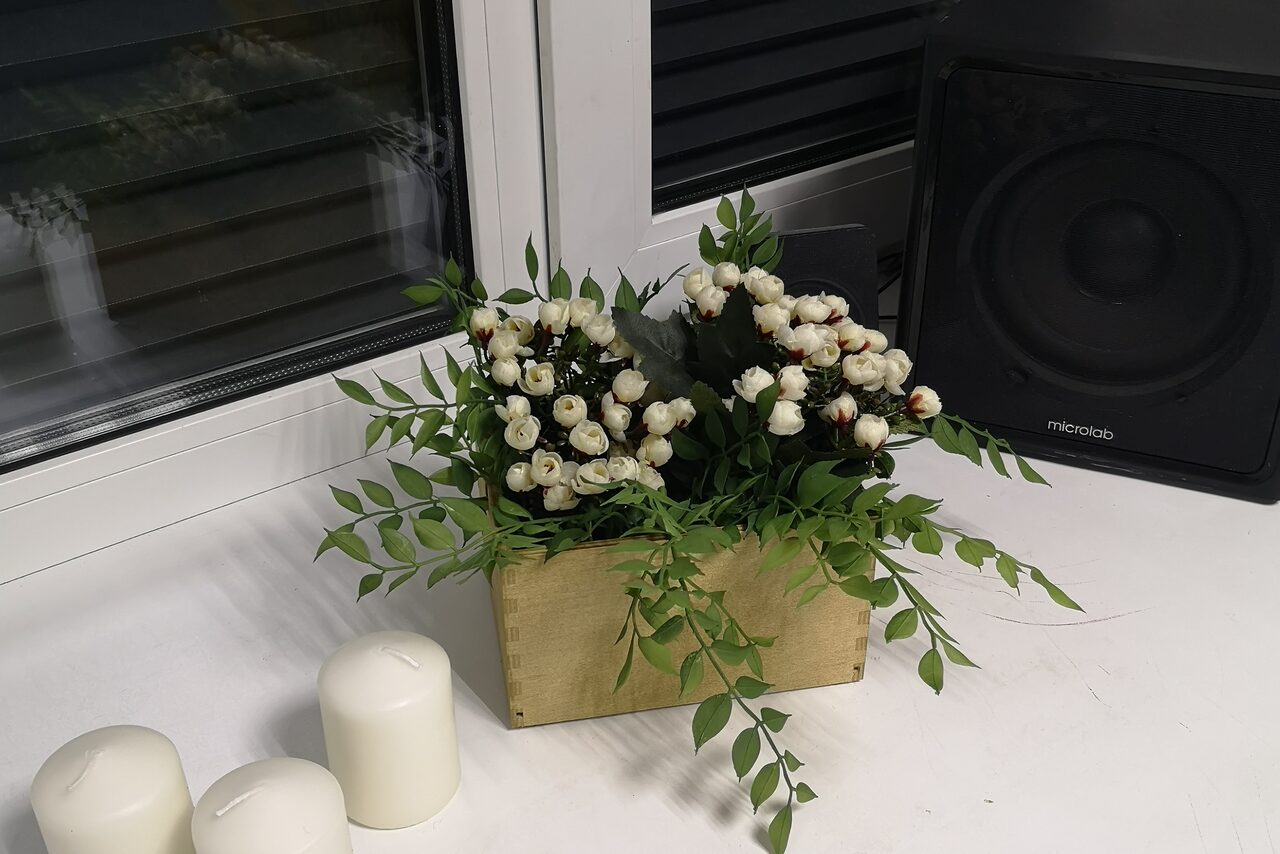 Арендовать Площадка в строгих тонах для праздничных мероприятий