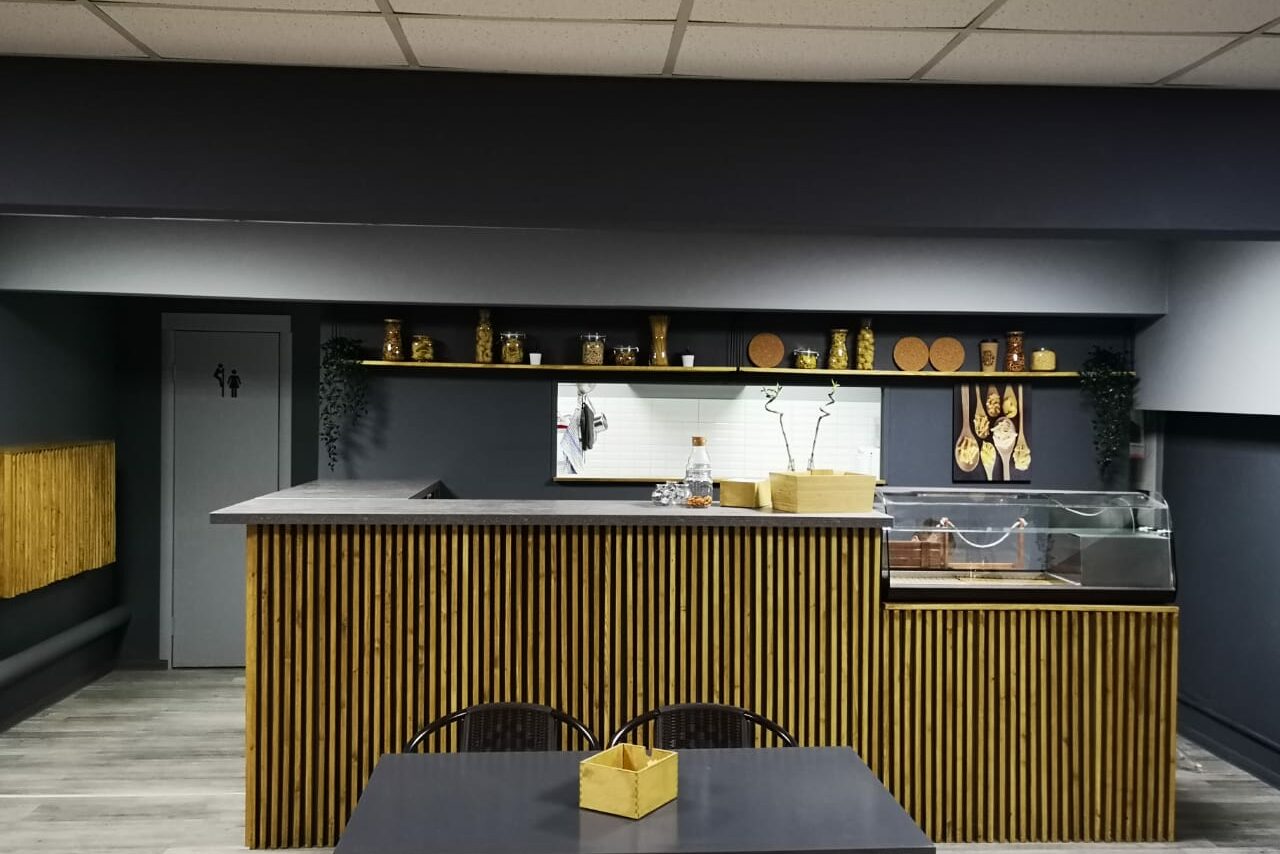 Арендовать Площадка в строгих тонах для праздничных мероприятий