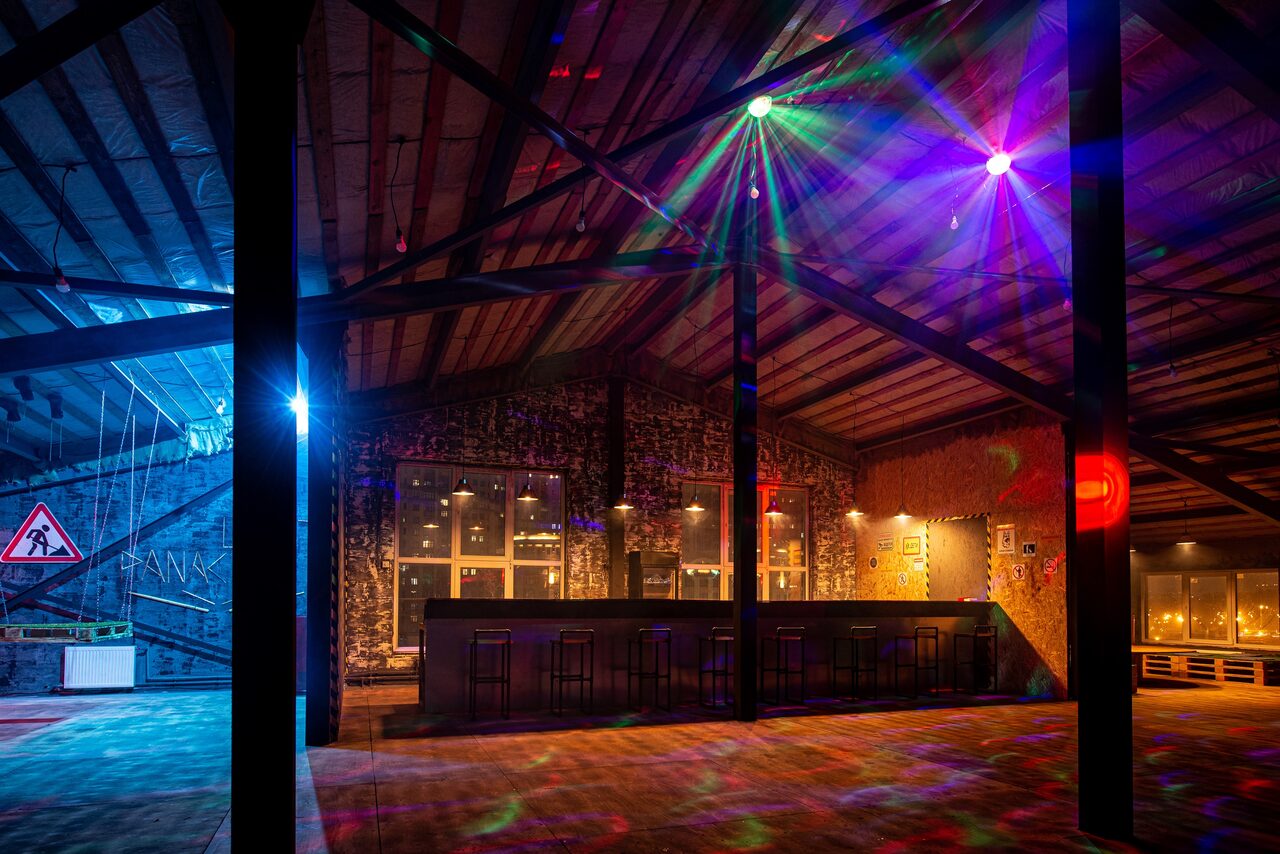 Арендовать Stylish underground space