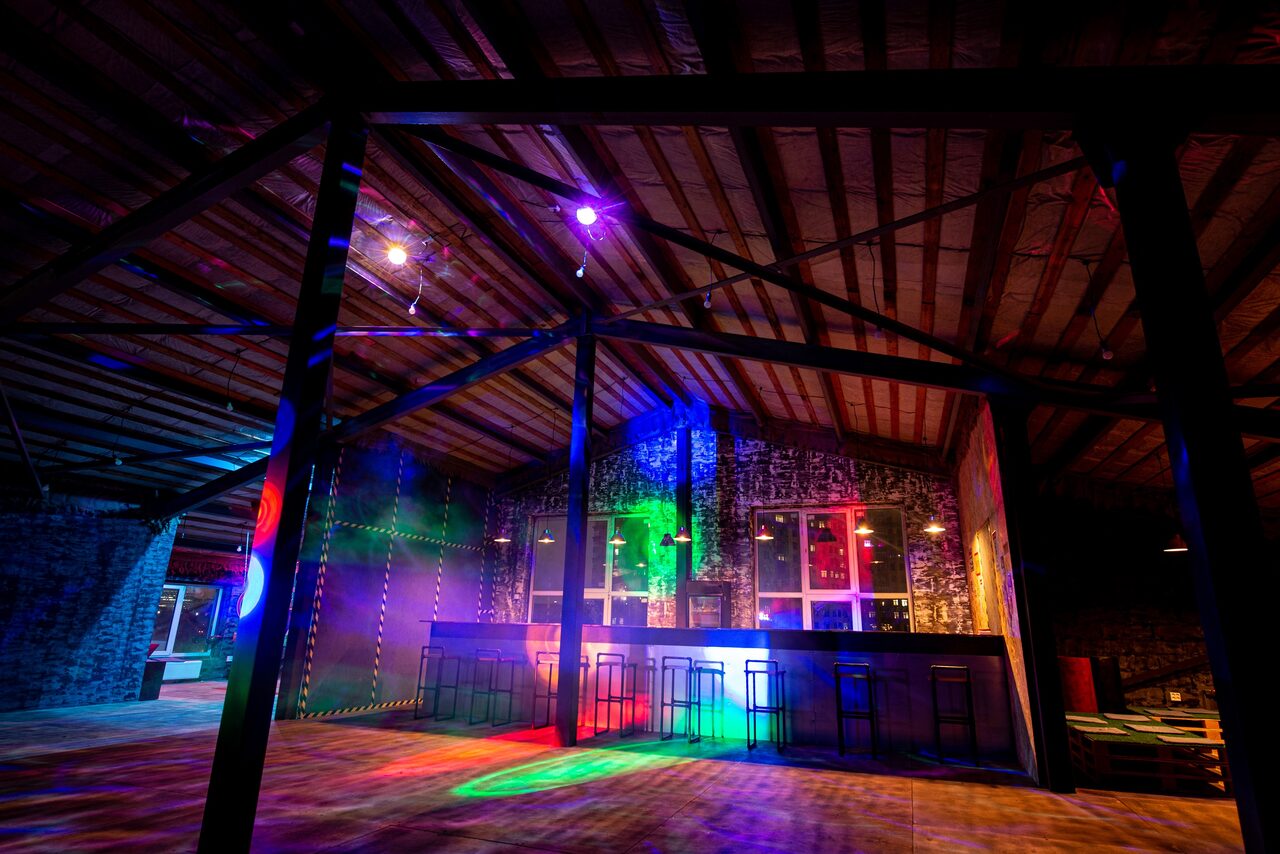 Арендовать Stylish underground space