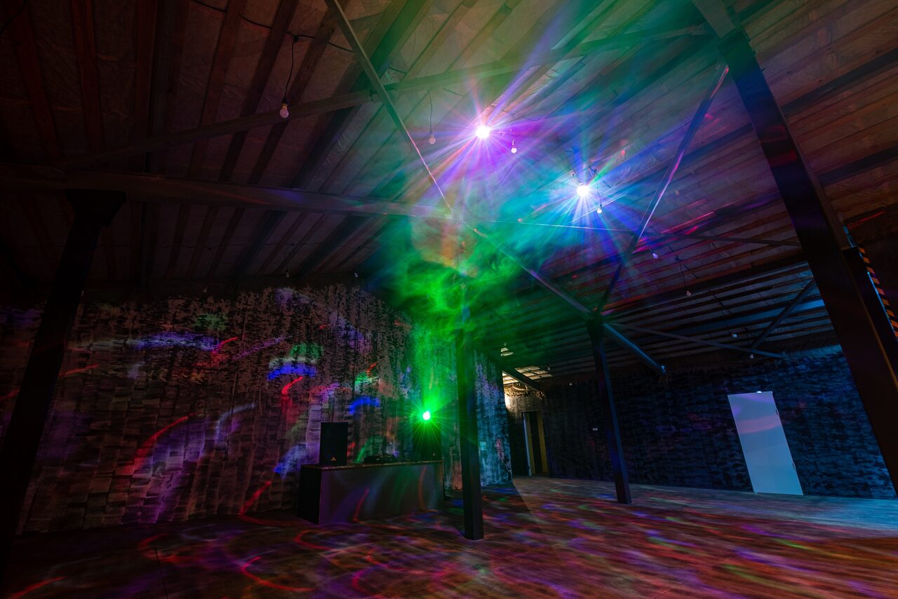 Арендовать Stylish underground space