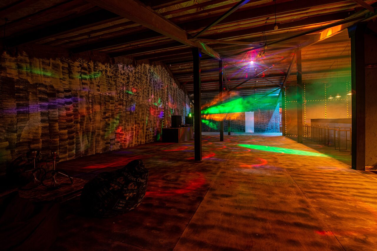 Арендовать Stylish underground space