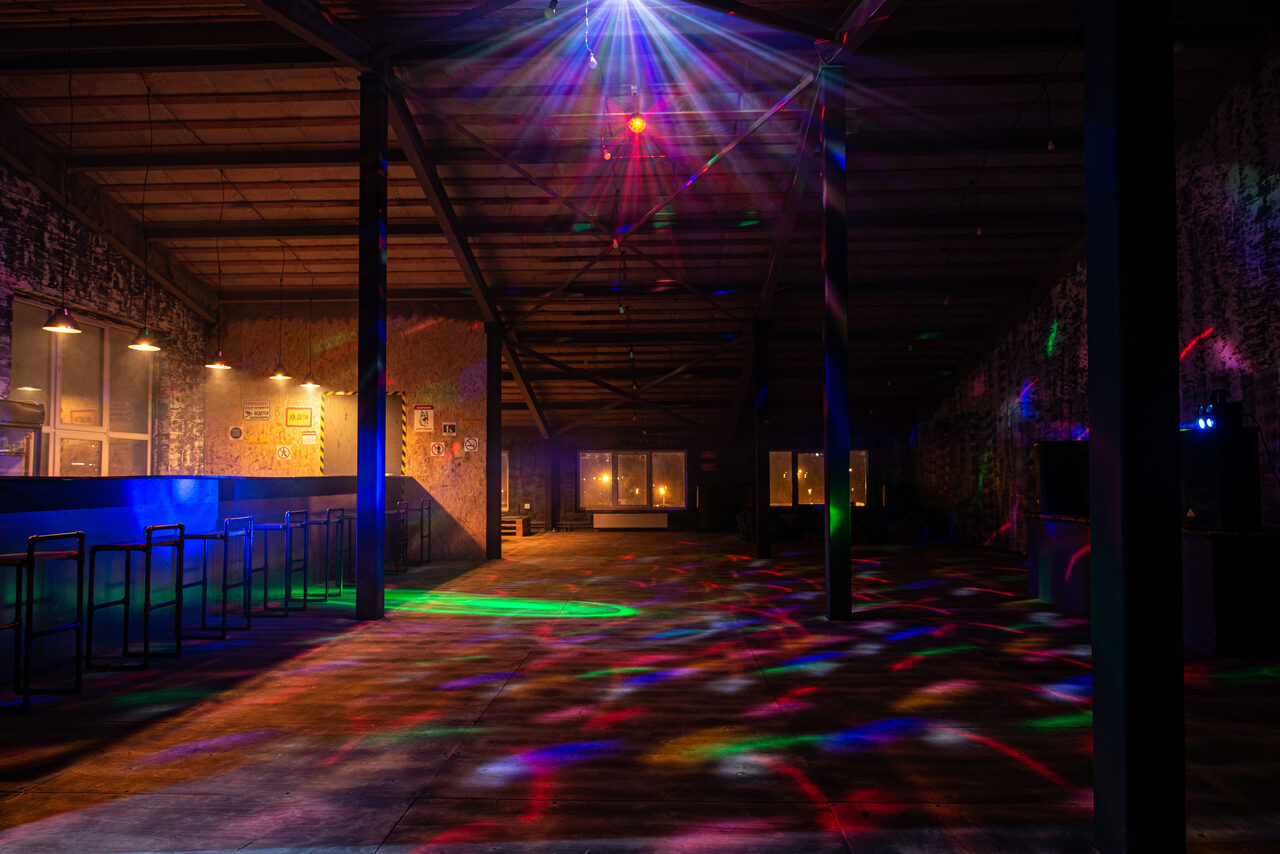 Арендовать Stylish underground space