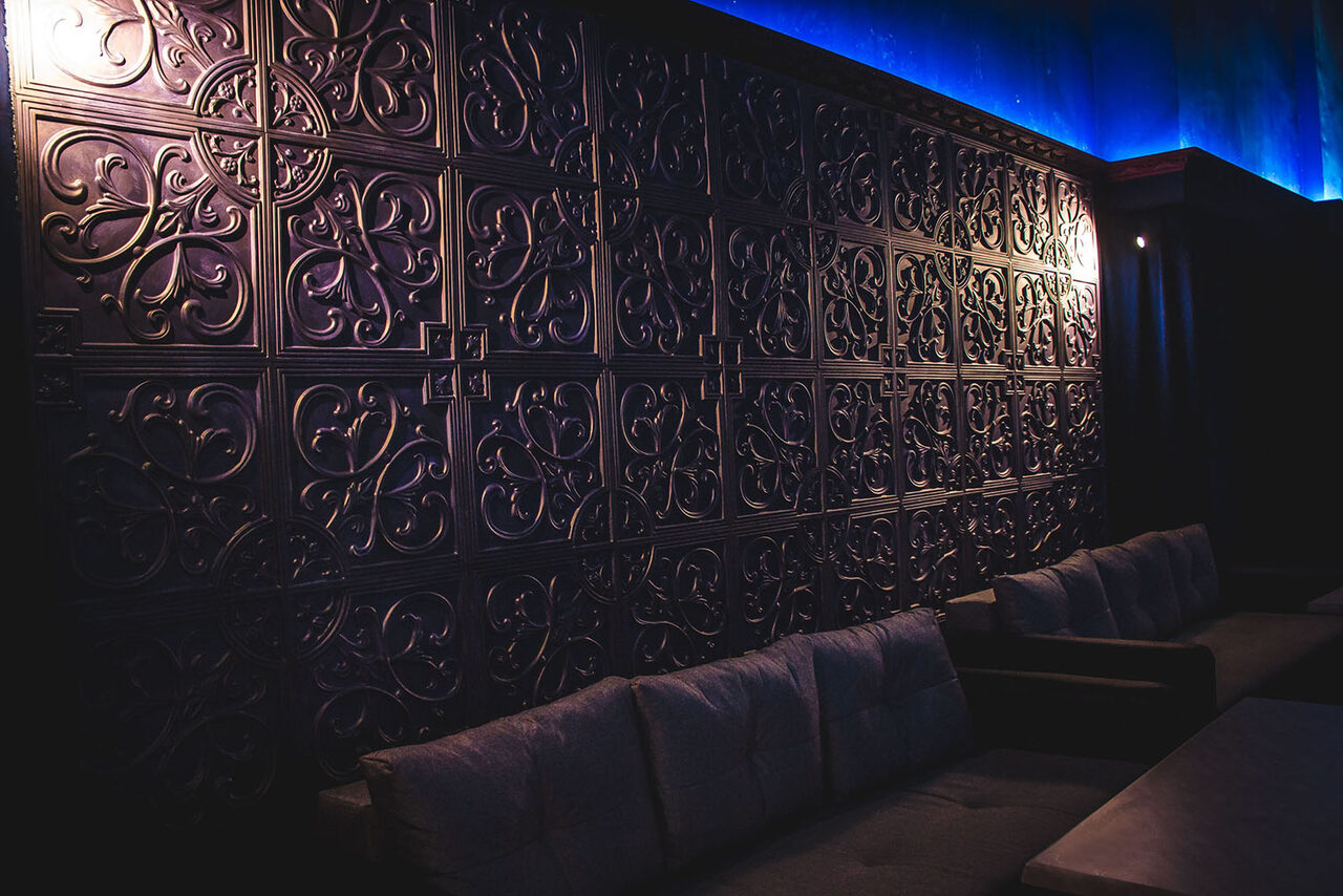 Арендовать Двухуровневый лофт с кожаными диванами