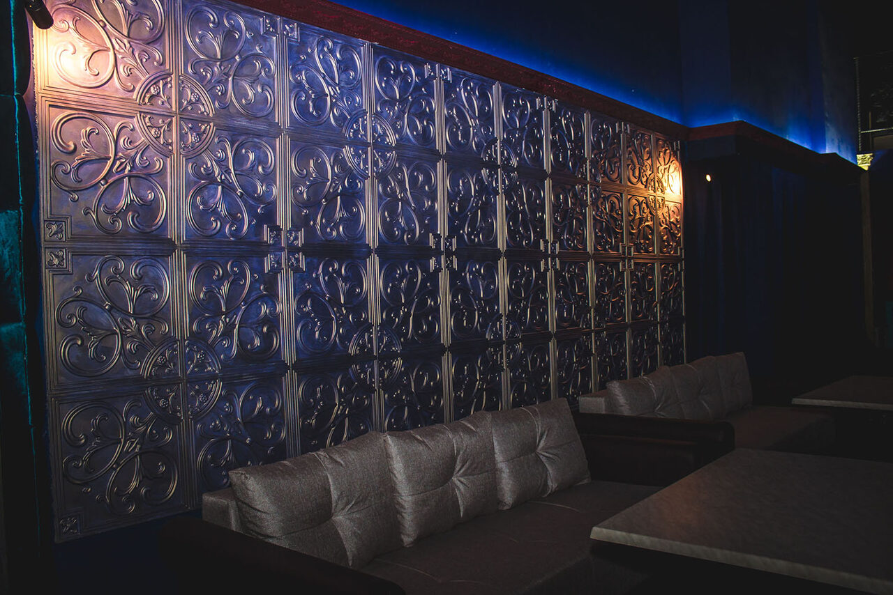 Арендовать Двухуровневый лофт с кожаными диванами