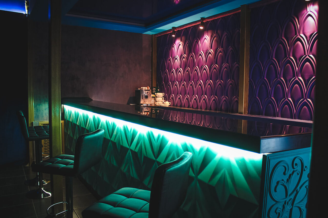 Арендовать Двухуровневый лофт с кожаными диванами