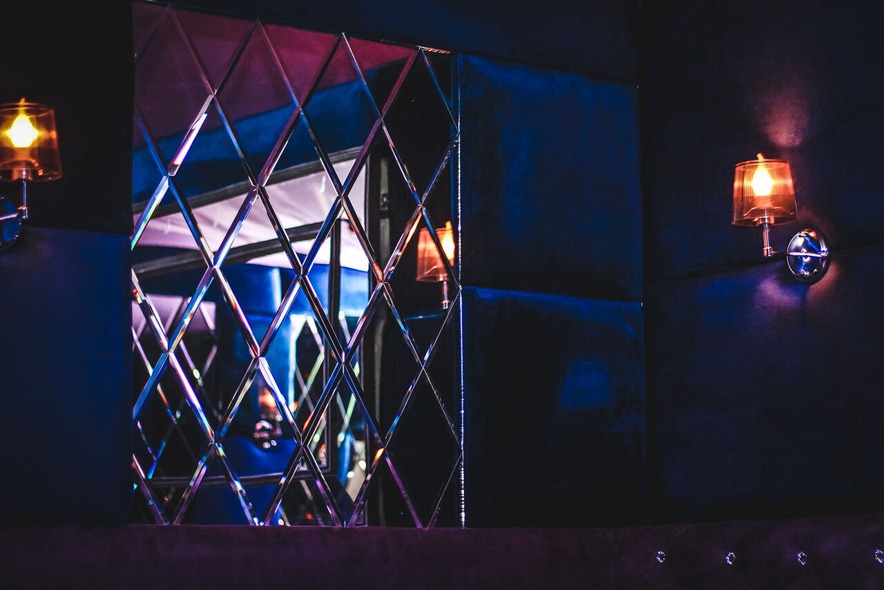 Арендовать Двухуровневый лофт с кожаными диванами